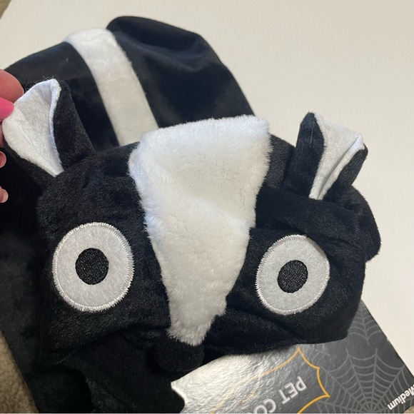 Skunk 🦨 Medium Dog NWT Costume - Picture 3 of 7